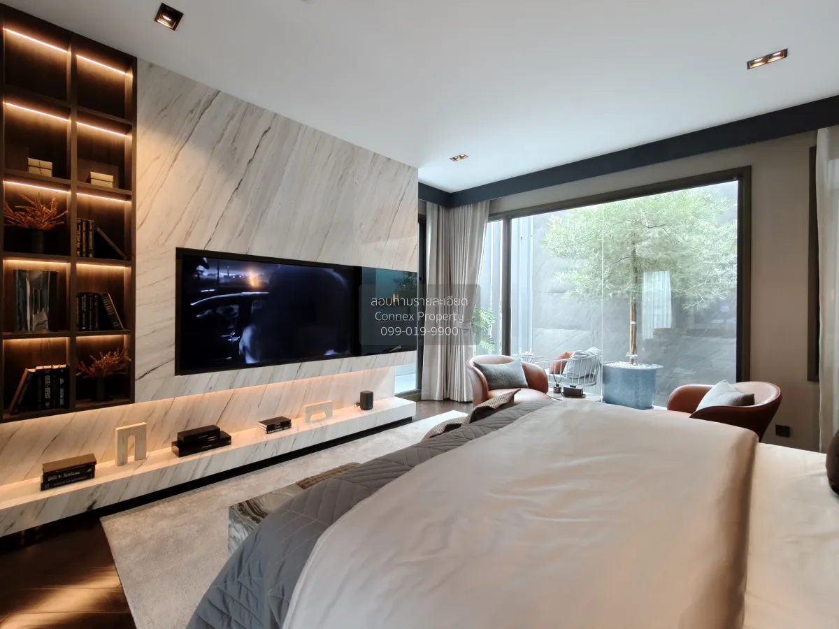 For Sale House , 95E1 , corner unit , wide frontage , Khlong Chan