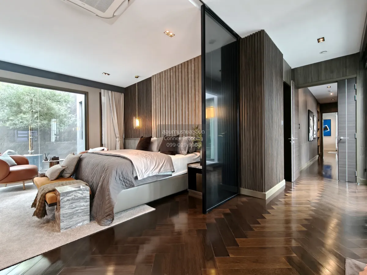 For Sale House , 95E1 , corner unit , wide frontage , Khlong Chan