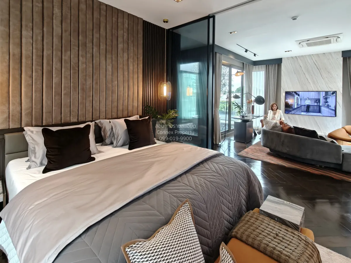 For Sale House , 95E1 , corner unit , wide frontage , Khlong Chan