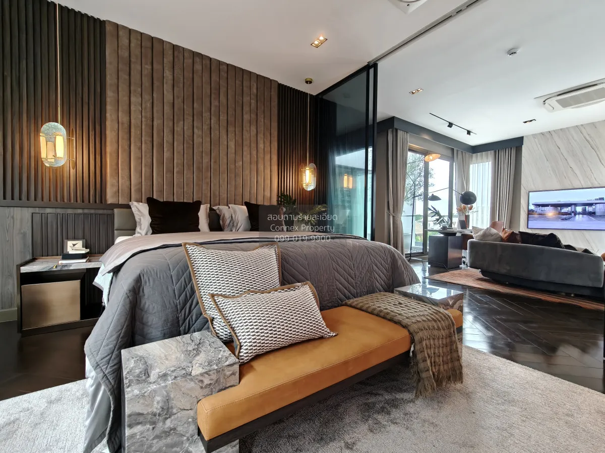 For Sale House , 95E1 , corner unit , wide frontage , Khlong Chan