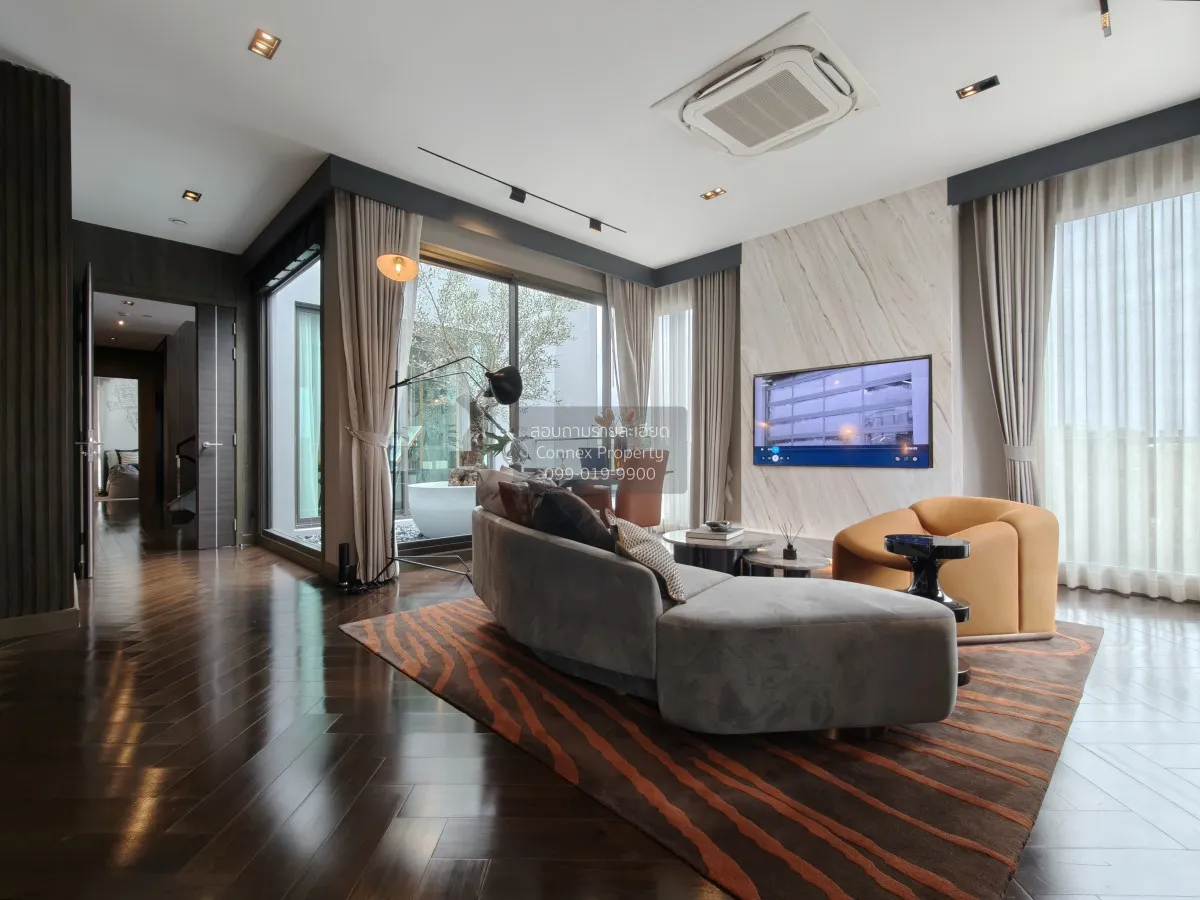 For Sale House , 95E1 , corner unit , wide frontage , Khlong Chan