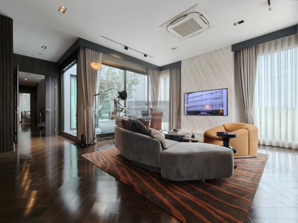 For Sale House , 95E1 , corner unit , wide frontage , Khlong Chan