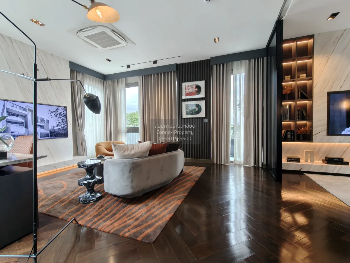 For Sale House , 95E1 , corner unit , wide frontage , Khlong Chan