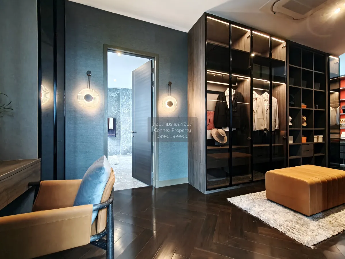 For Sale House , 95E1 , corner unit , wide frontage , Khlong Chan