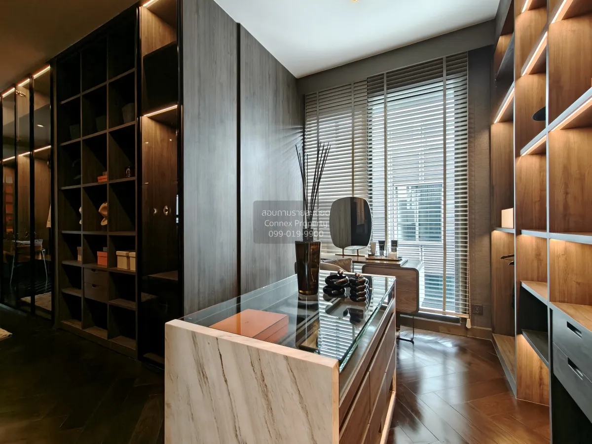 For Sale House , 95E1 , corner unit , wide frontage , Khlong Chan