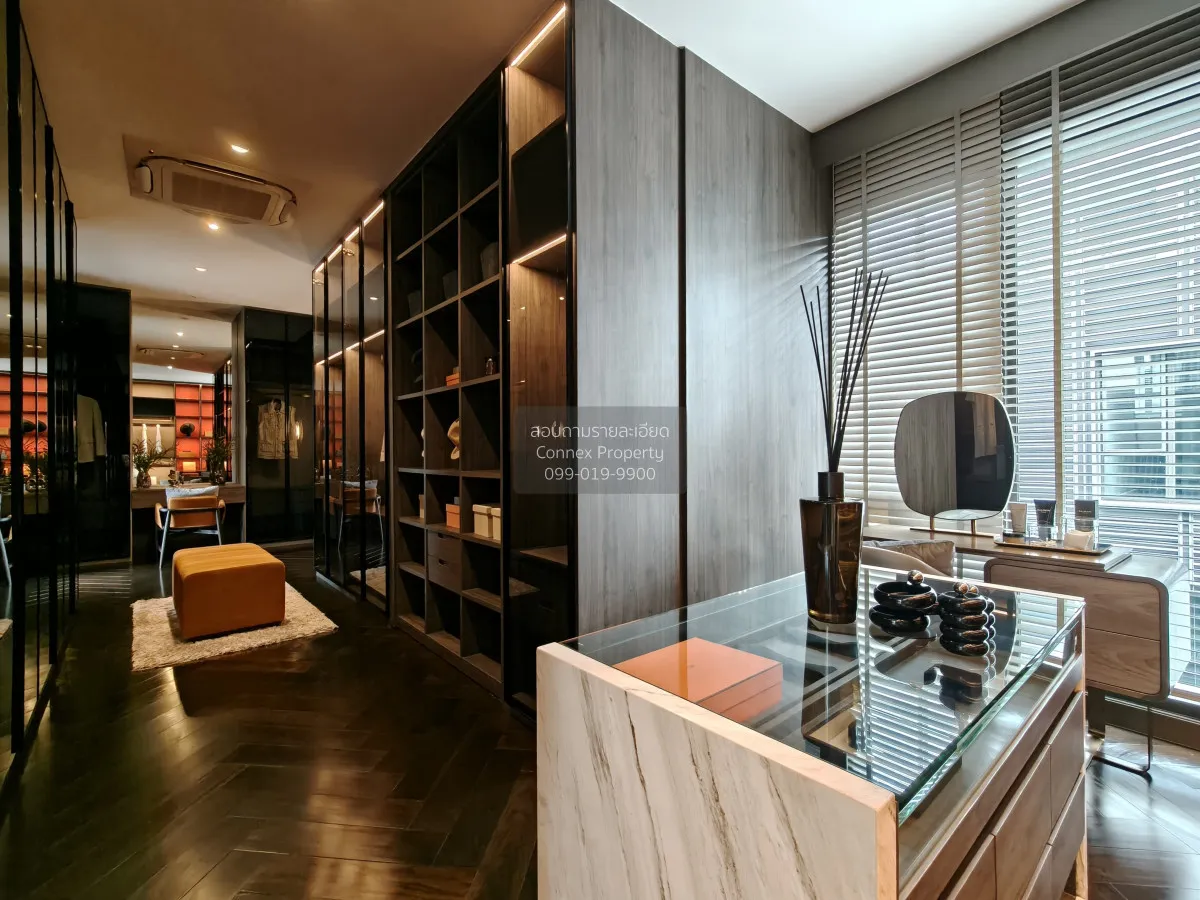 For Sale House , 95E1 , corner unit , wide frontage , Khlong Chan