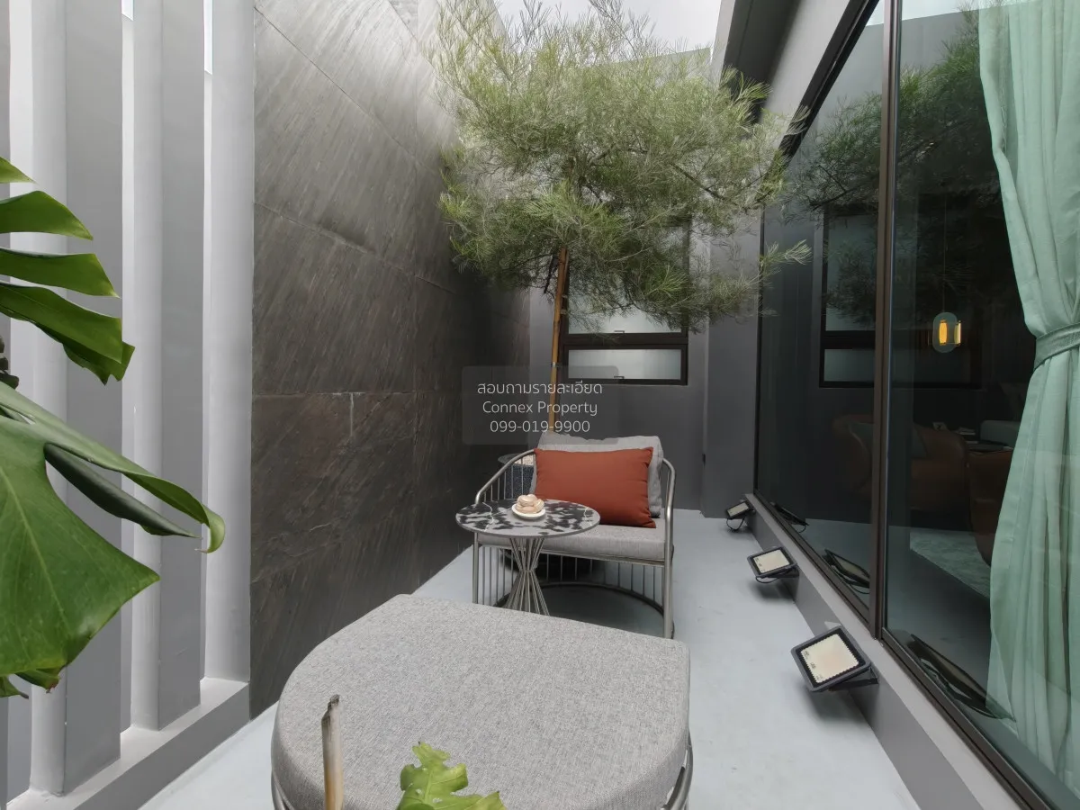 For Sale House , 95E1 , corner unit , wide frontage , Khlong Chan