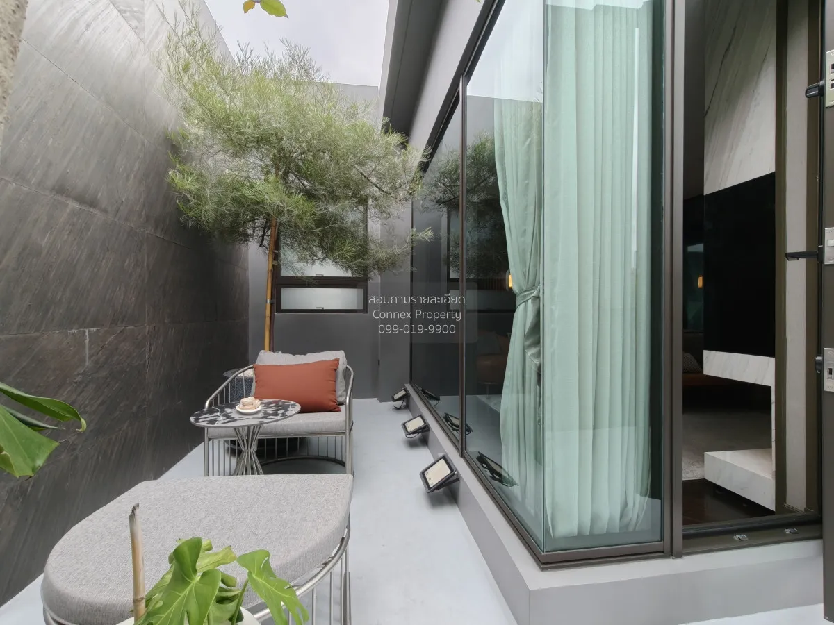 For Sale House , 95E1 , corner unit , wide frontage , Khlong Chan