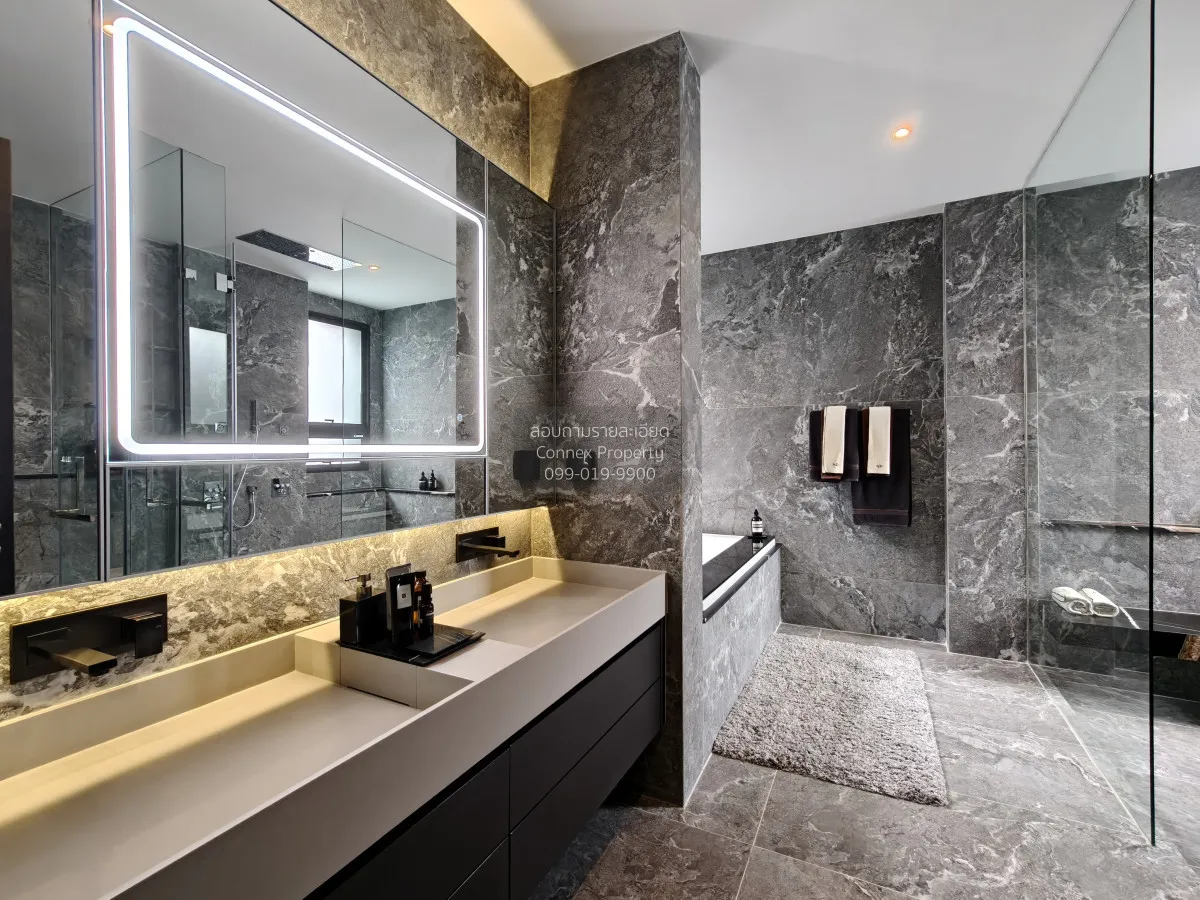 For Sale House , 95E1 , corner unit , wide frontage , Khlong Chan