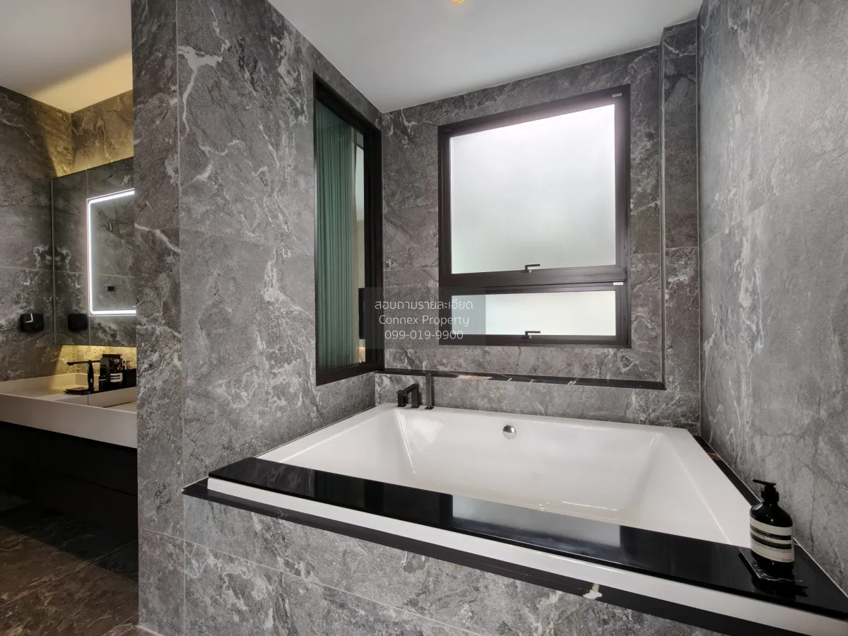 For Sale House , 95E1 , corner unit , wide frontage , Khlong Chan