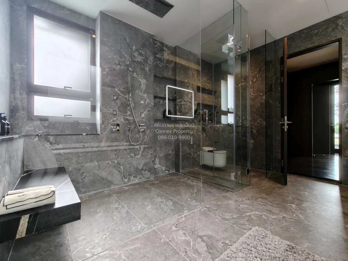 For Sale House , 95E1 , corner unit , wide frontage , Khlong Chan