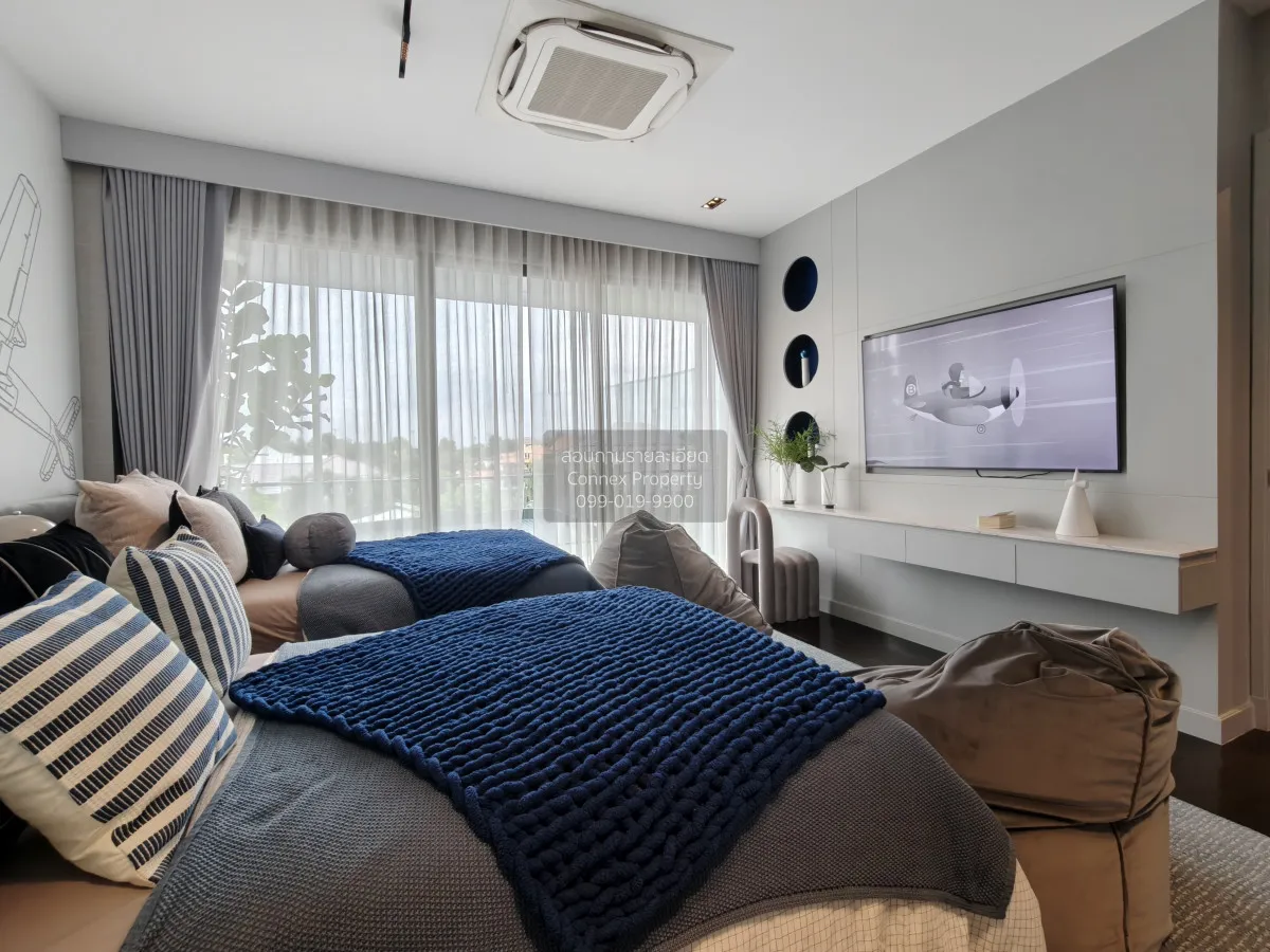 For Sale House , 95E1 , corner unit , wide frontage , Khlong Chan