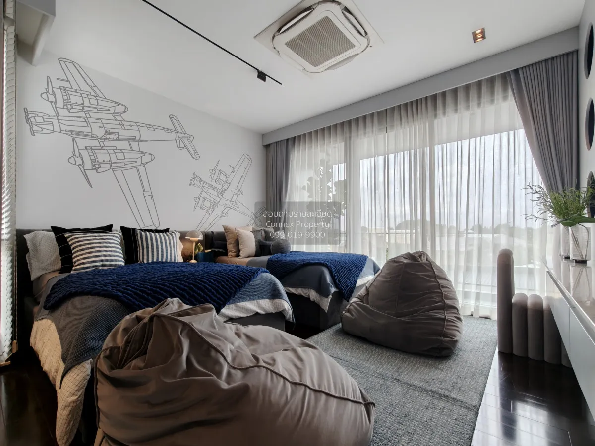 For Sale House , 95E1 , corner unit , wide frontage , Khlong Chan