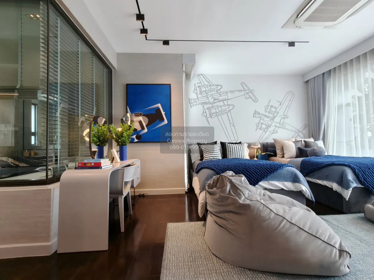 For Sale House , 95E1 , corner unit , wide frontage , Khlong Chan