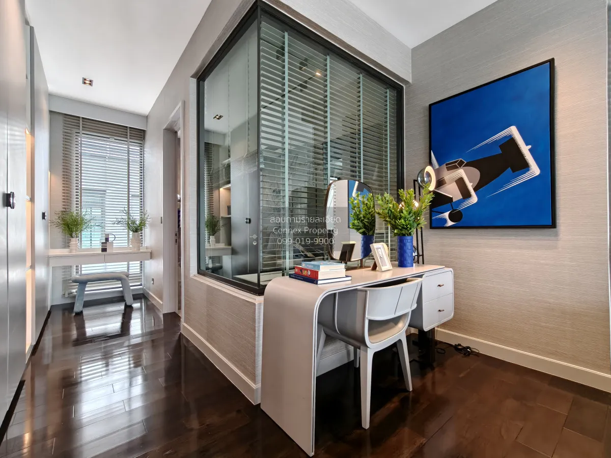 For Sale House , 95E1 , corner unit , wide frontage , Khlong Chan