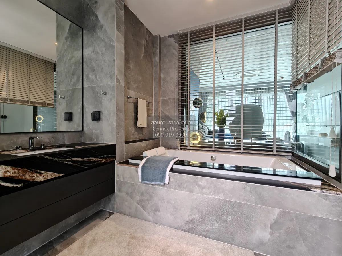 For Sale House , 95E1 , corner unit , wide frontage , Khlong Chan