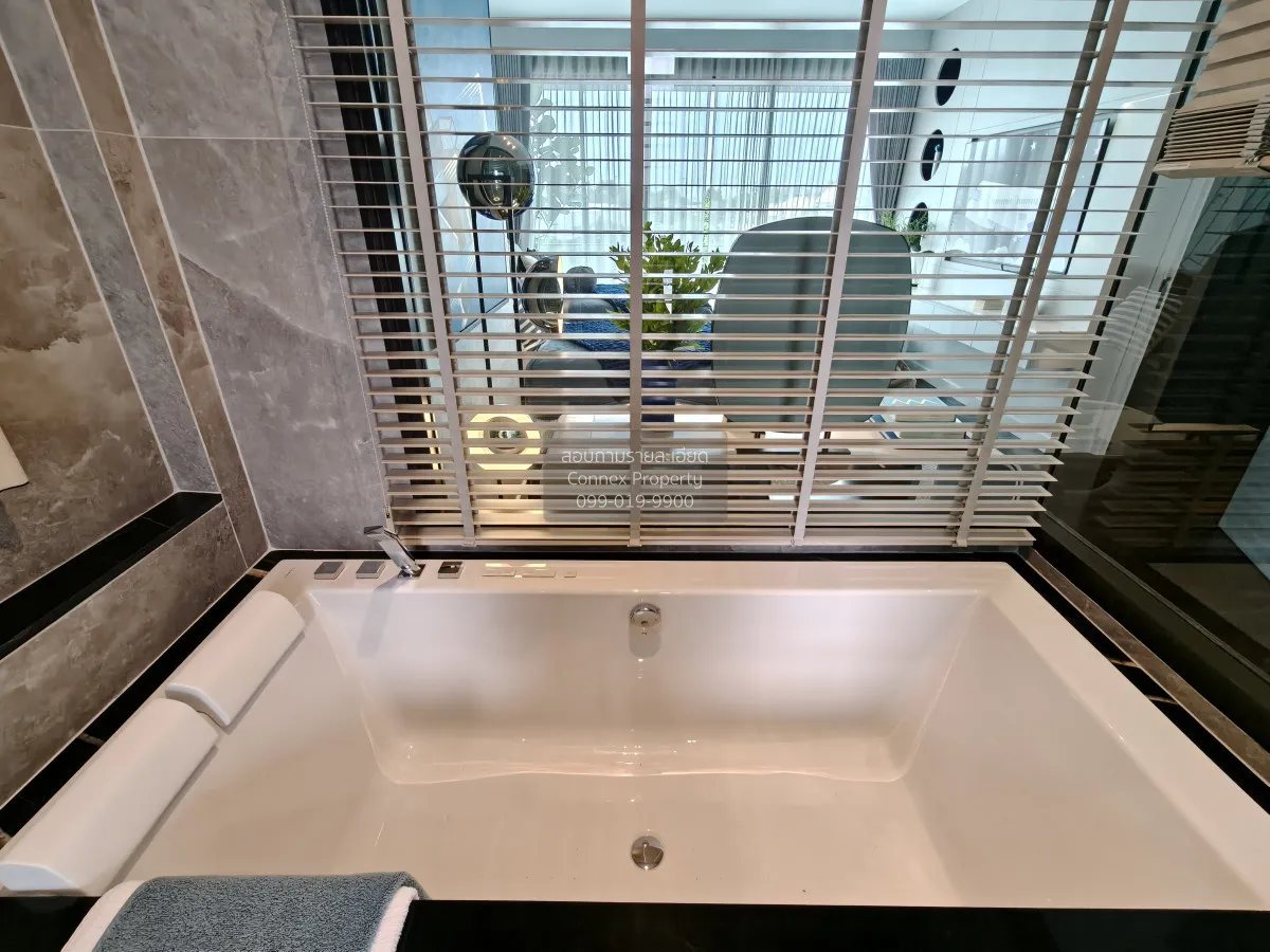 For Sale House , 95E1 , corner unit , wide frontage , Khlong Chan