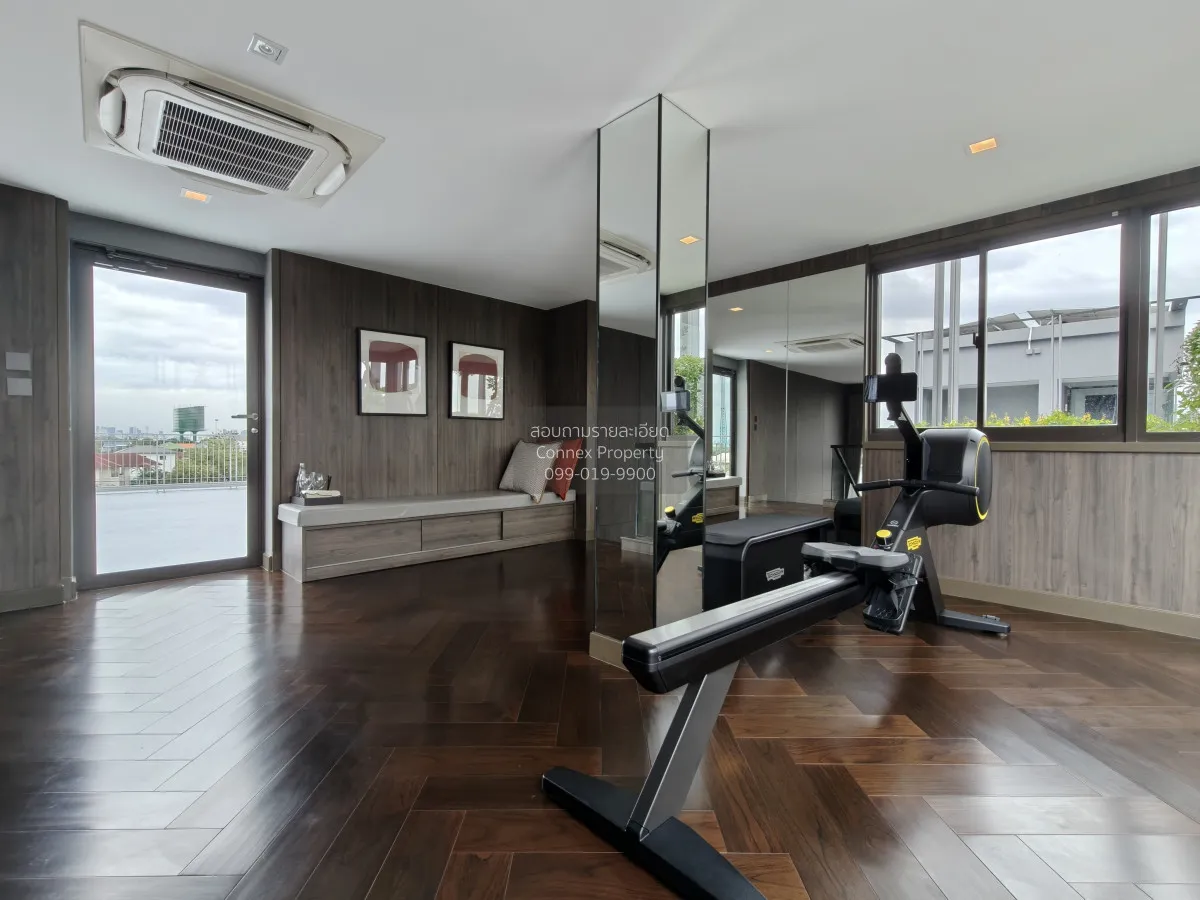 For Sale House , 95E1 , corner unit , wide frontage , Khlong Chan