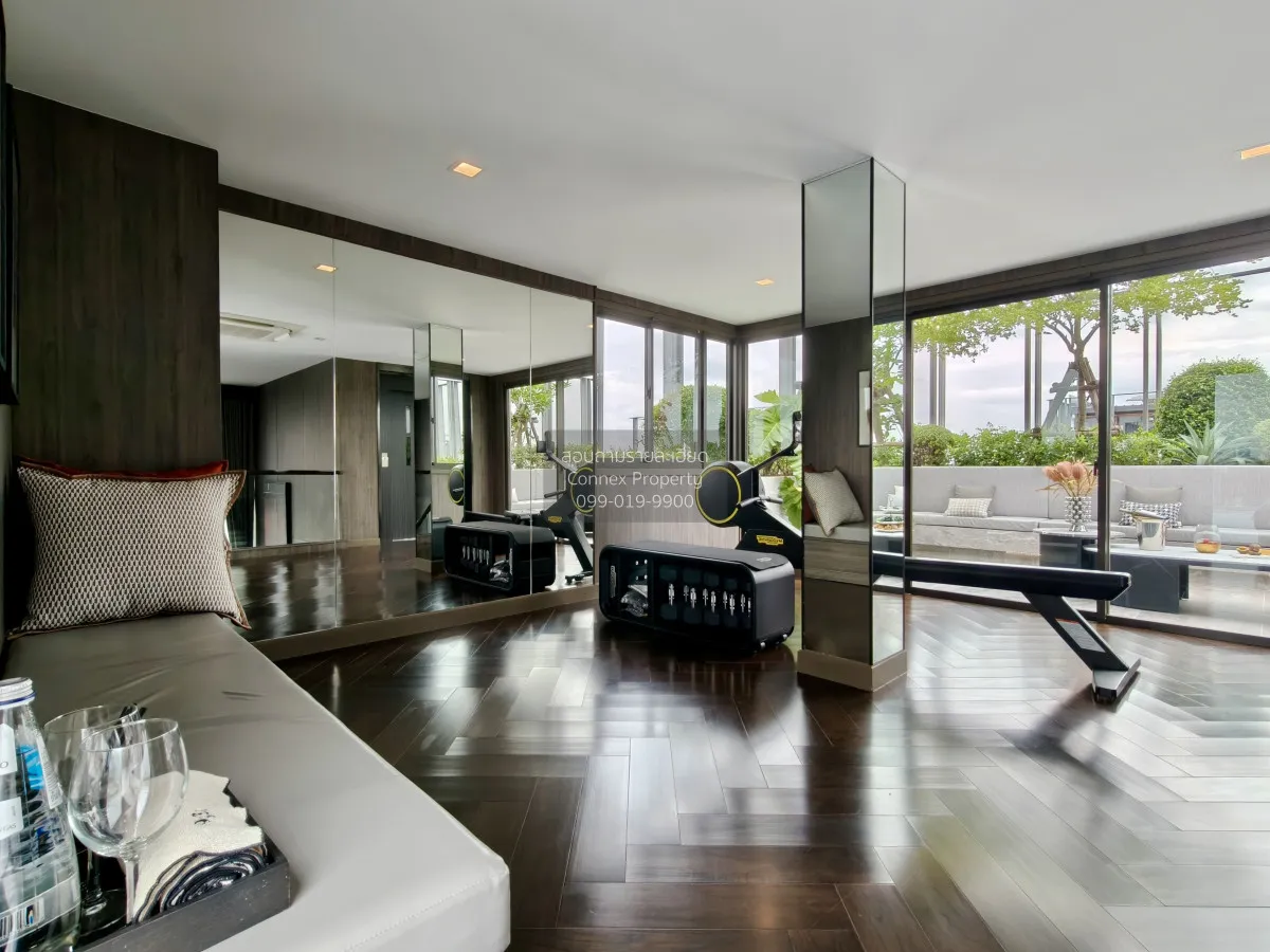 For Sale House , 95E1 , corner unit , wide frontage , Khlong Chan