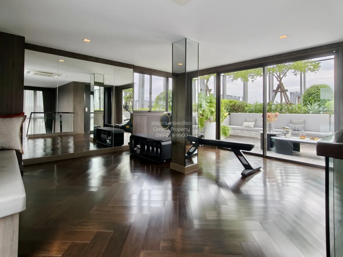 For Sale House , 95E1 , corner unit , wide frontage , Khlong Chan