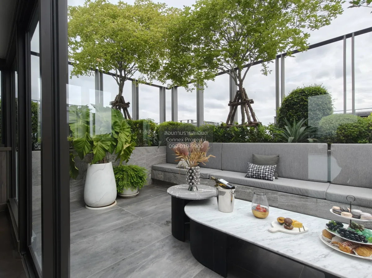 For Sale House , 95E1 , corner unit , wide frontage , Khlong Chan