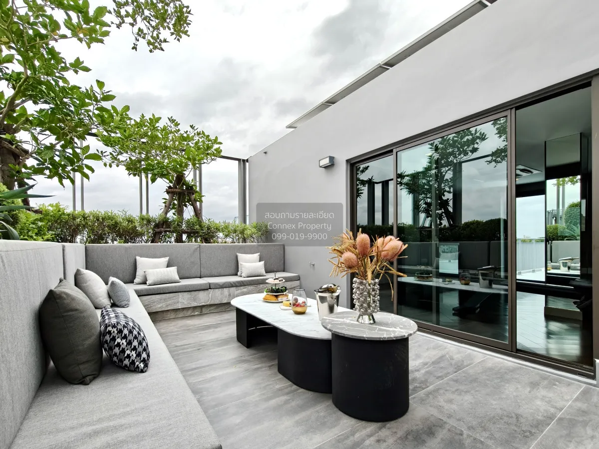 For Sale House , 95E1 , corner unit , wide frontage , Khlong Chan