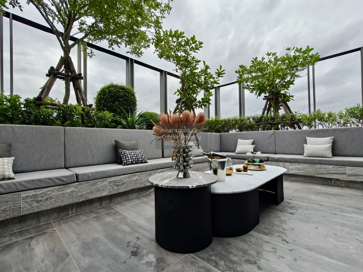 For Sale House , 95E1 , corner unit , wide frontage , Khlong Chan