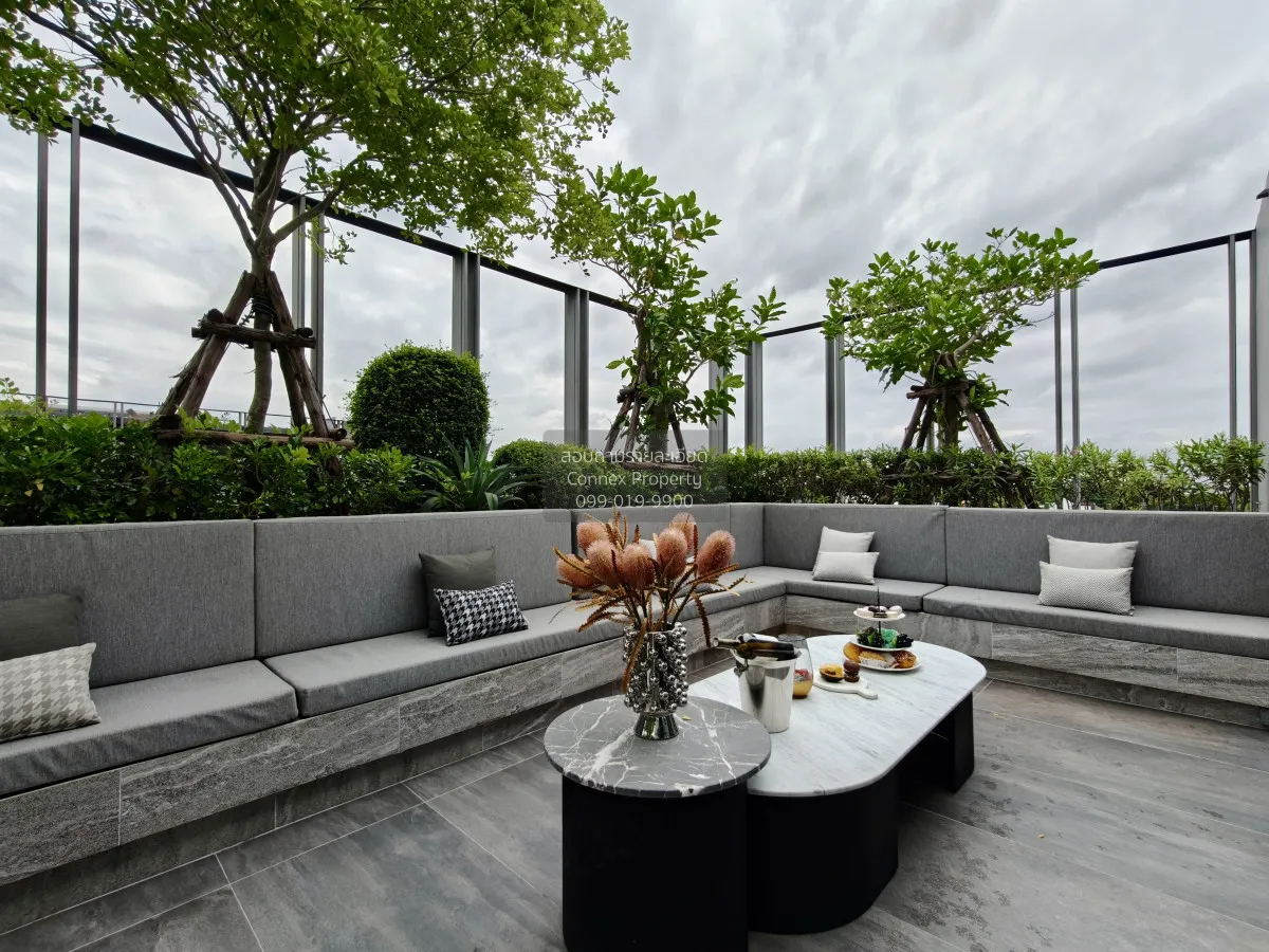 For Sale House , 95E1 , corner unit , wide frontage , Khlong Chan