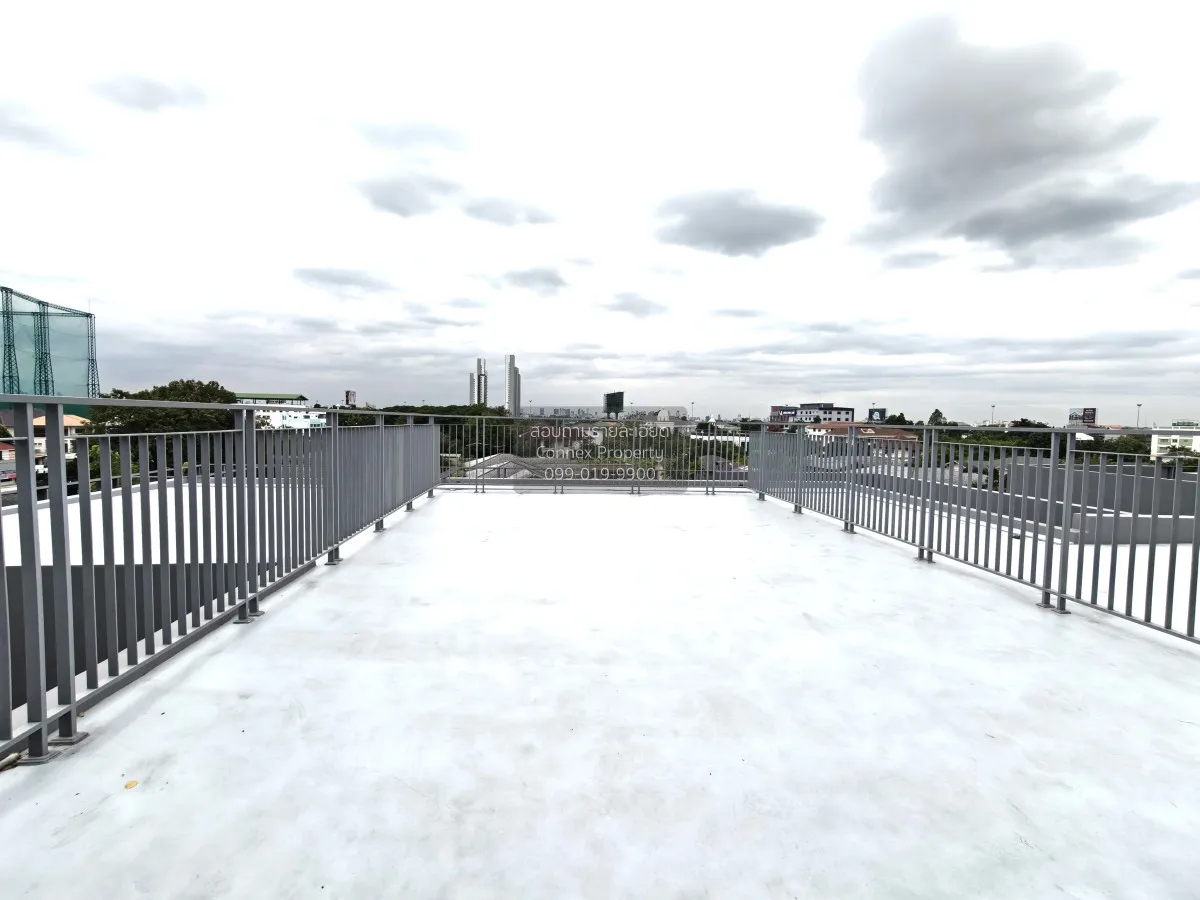 For Sale House , 95E1 , corner unit , wide frontage , Khlong Chan