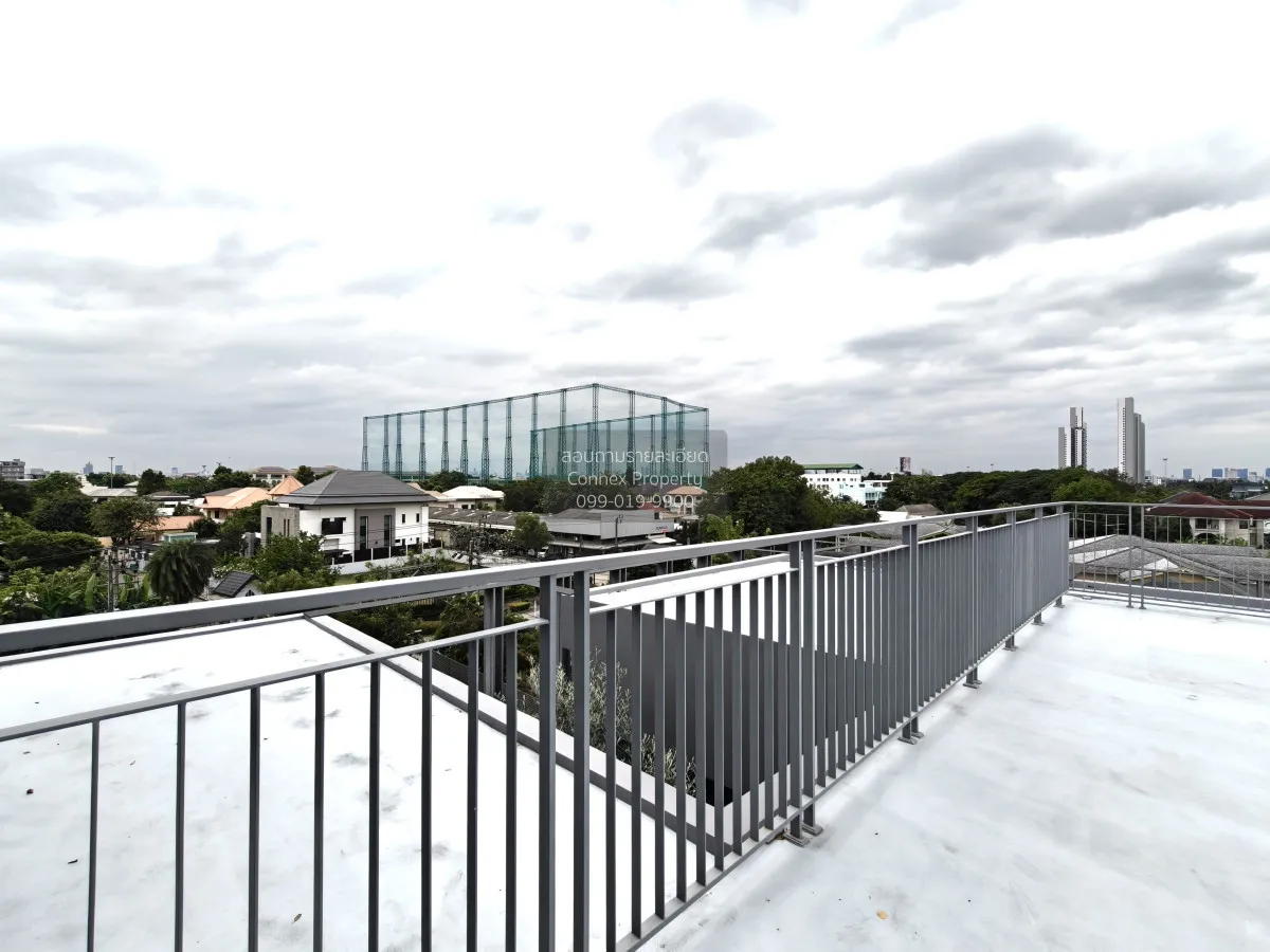 For Sale House , 95E1 , corner unit , wide frontage , Khlong Chan