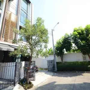 ขายทาวน์เฮ้าส์/ทาวน์โฮม  ฟลอรา วงศ์สว่าง วงศ์สว่าง เขต บางซื่อ กรุงเทพ CX-139187