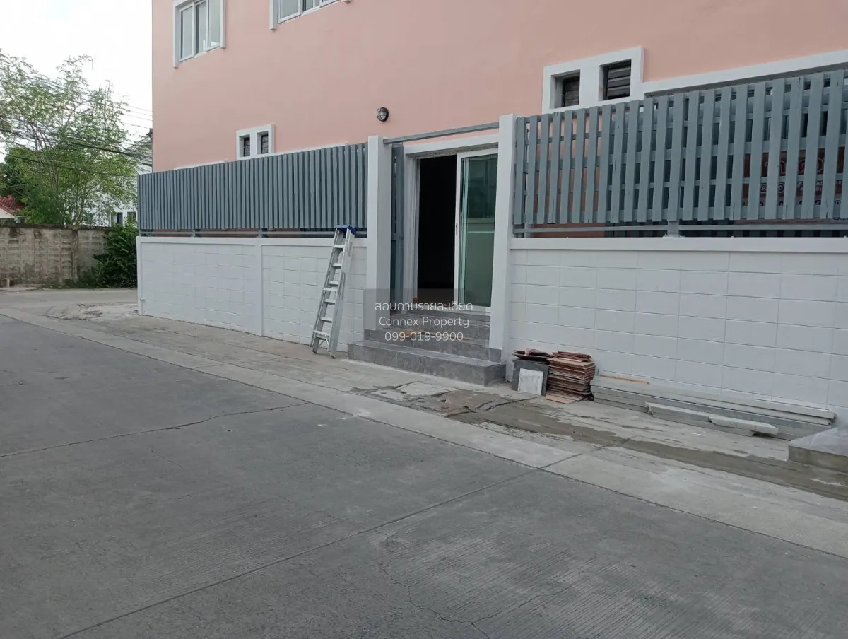 For Sale 2-storey detached house near Bang Krasor BTS/MRT Station