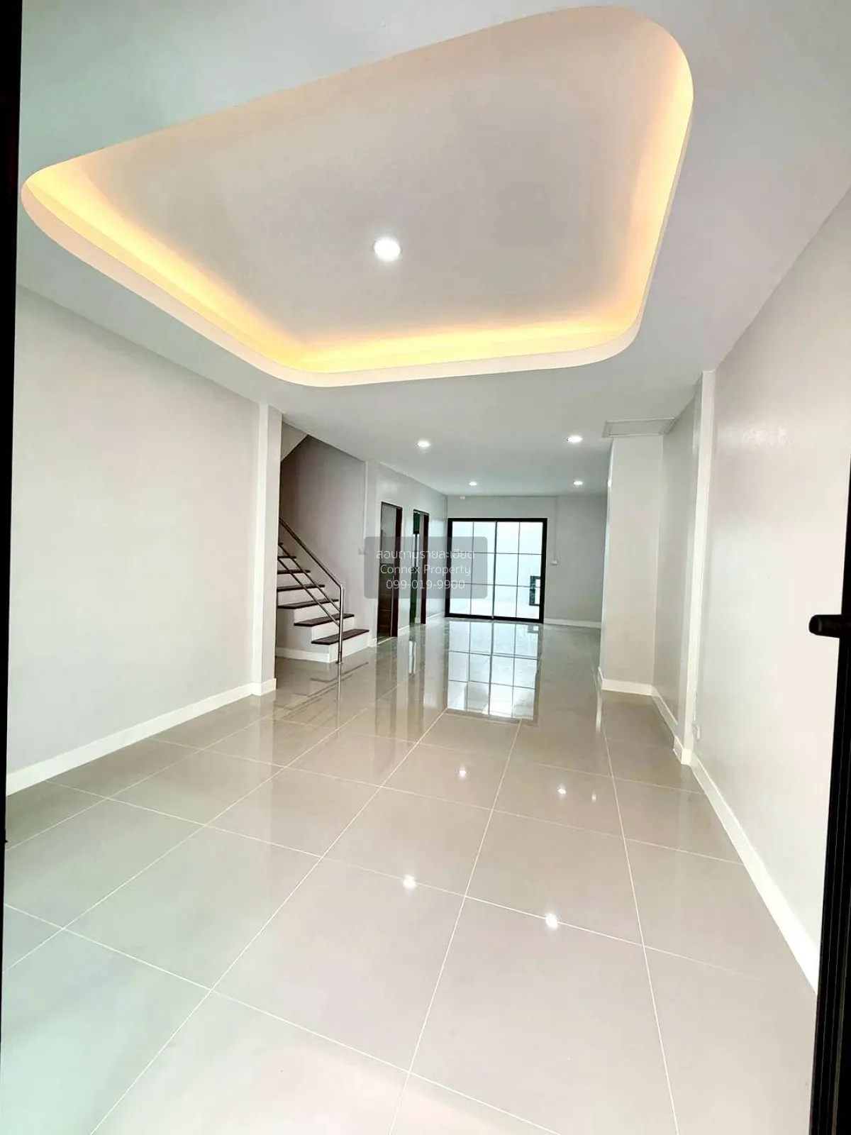 ขายทาวน์เฮ้าส์/ทาวน์โฮม  บ้านสุชา หน้ากว้าง รีโนเวทใหม่ ละหาร บาง 4