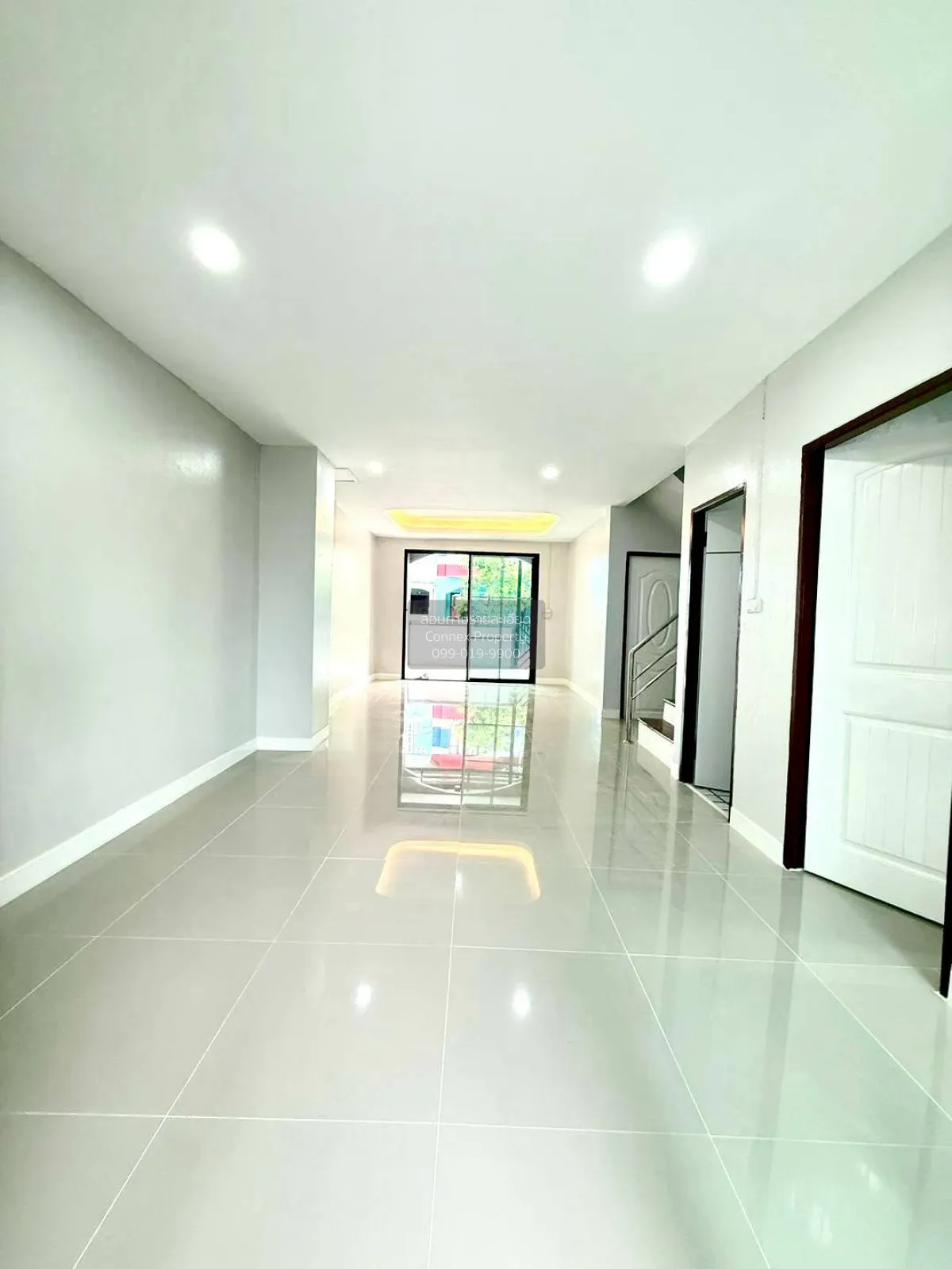 ขายทาวน์เฮ้าส์/ทาวน์โฮม  บ้านสุชา หน้ากว้าง รีโนเวทใหม่ ละหาร บาง