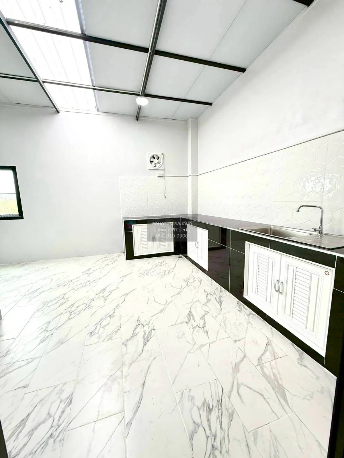 ขายทาวน์เฮ้าส์/ทาวน์โฮม  บ้านสุชา หน้ากว้าง รีโนเวทใหม่ ละหาร บาง