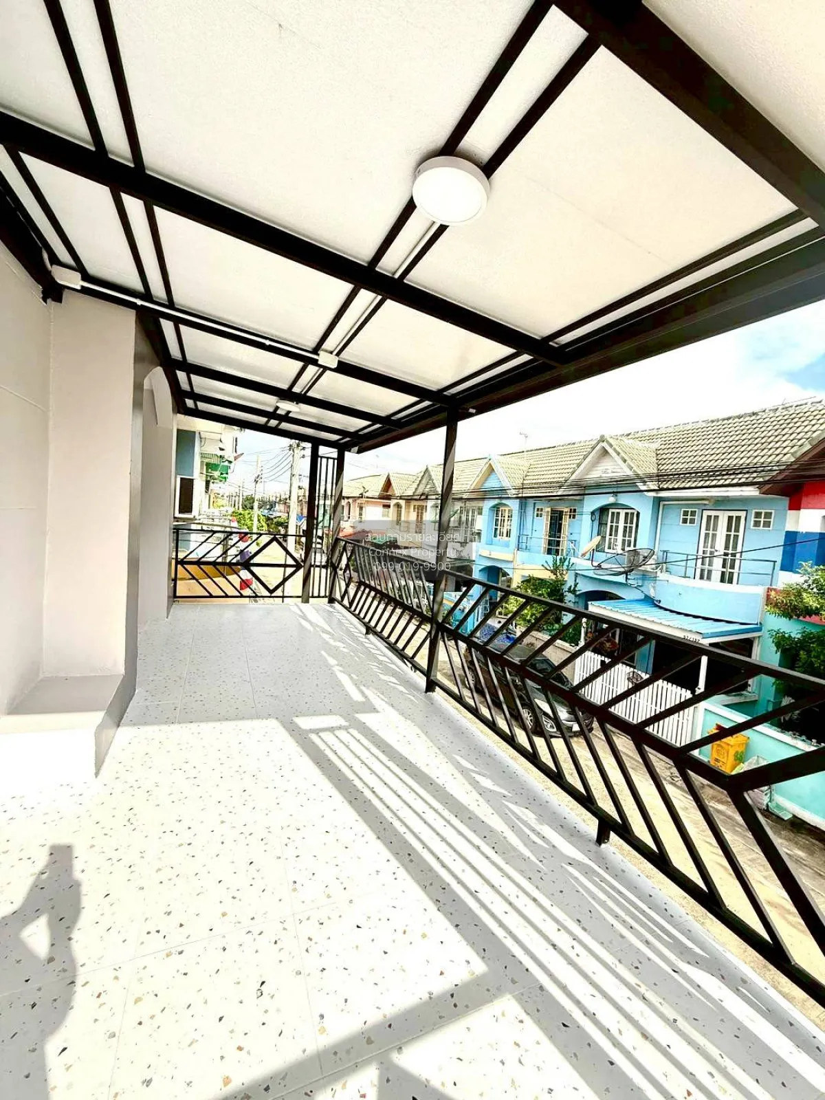 ขายทาวน์เฮ้าส์/ทาวน์โฮม  บ้านสุชา หน้ากว้าง รีโนเวทใหม่ ละหาร บาง