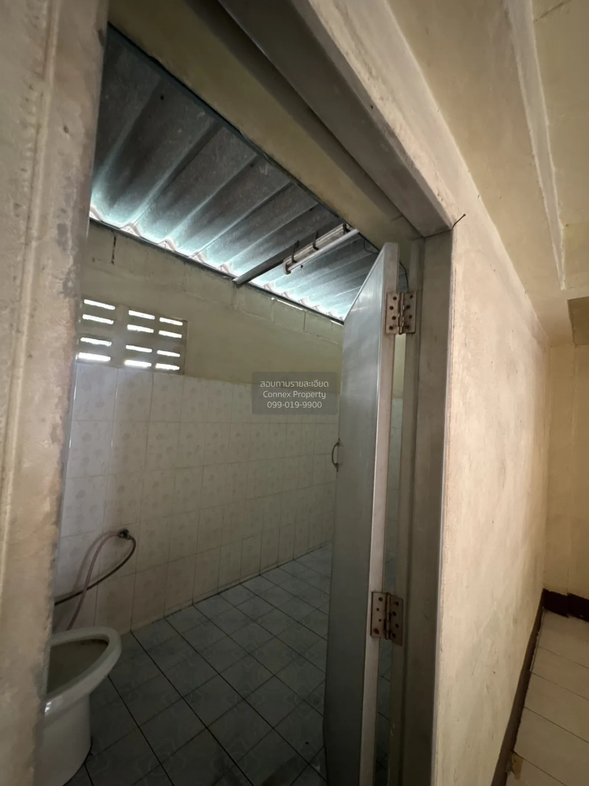 For Sale 3-storey commercial building, 280 sq m Nong Kham Sri Rac