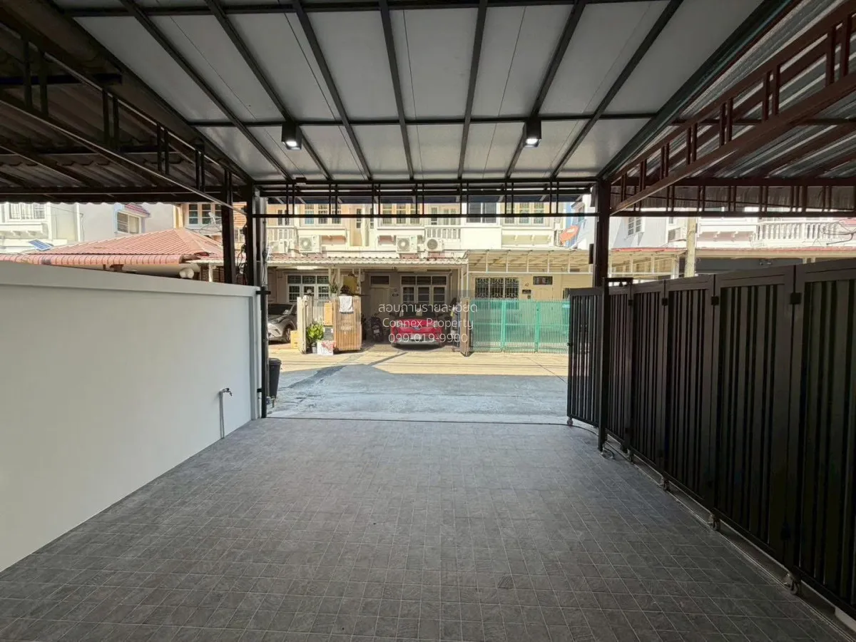 For Sale 3-storey townhome Nakniwas 37 yaek 1-8 , newly renovated 3