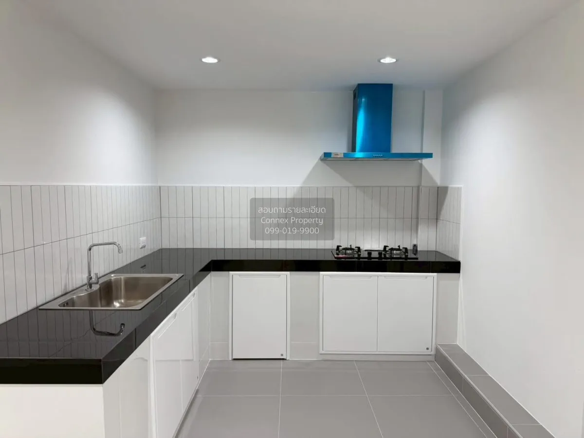 For Sale 3-storey townhome Nakniwas 37 yaek 1-8 , newly renovated