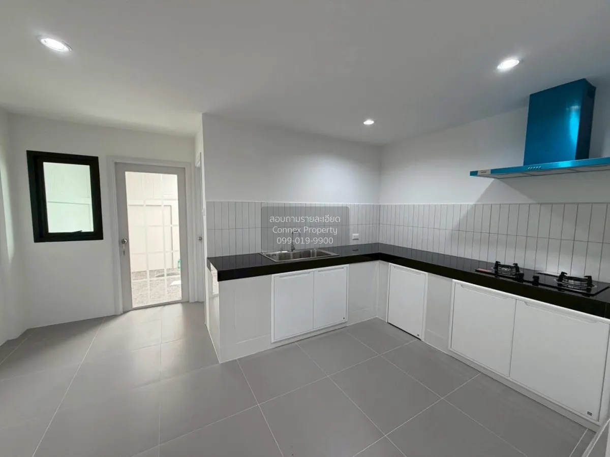 For Sale 3-storey townhome Nakniwas 37 yaek 1-8 , newly renovated