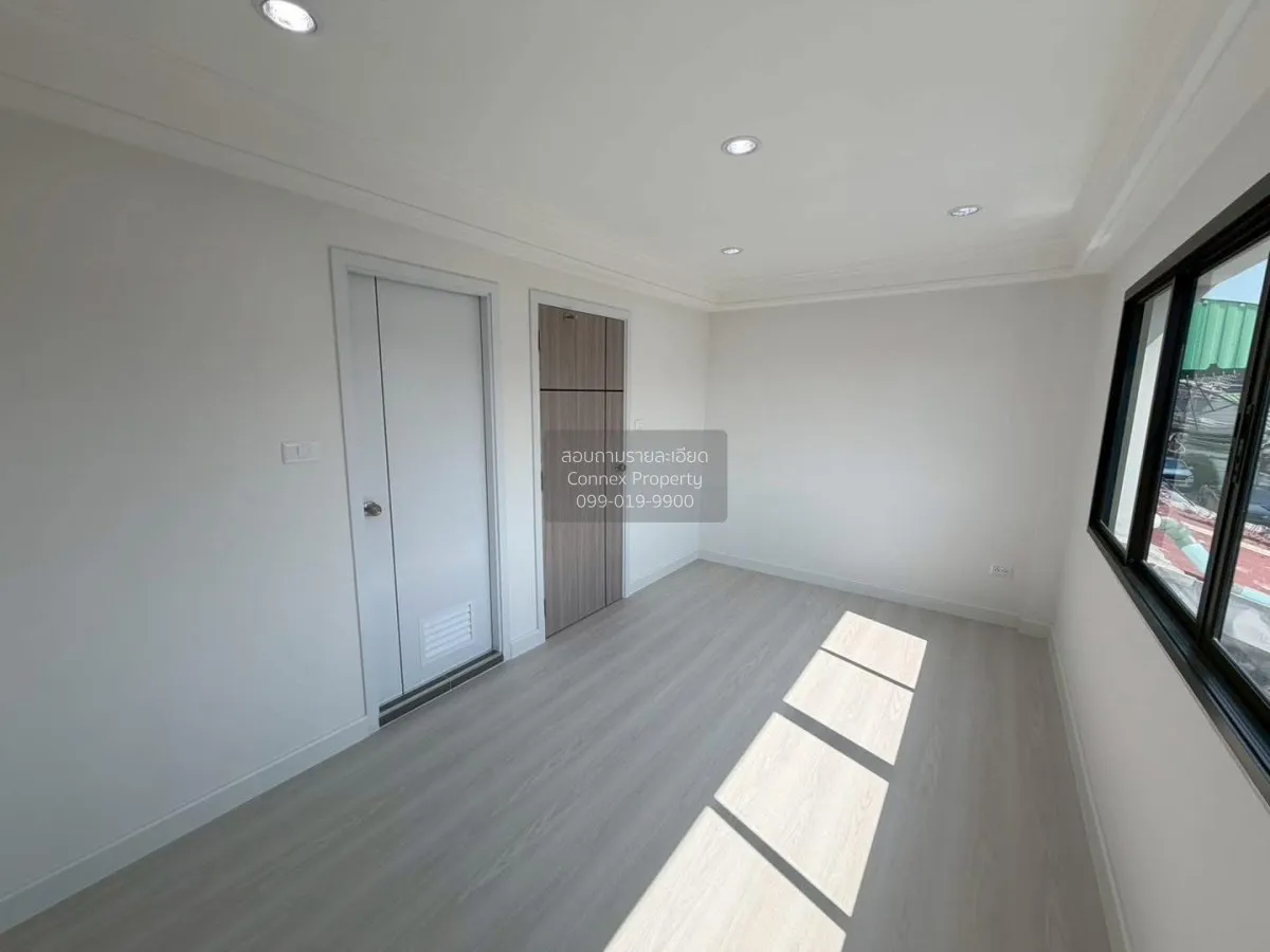 For Sale 3-storey townhome Nakniwas 37 yaek 1-8 , newly renovated