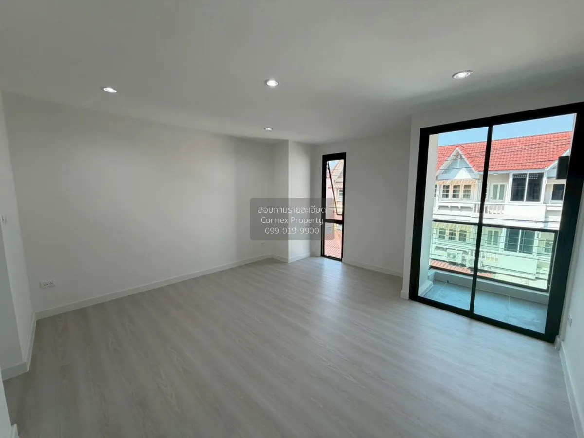 For Sale 3-storey townhome Nakniwas 37 yaek 1-8 , newly renovated