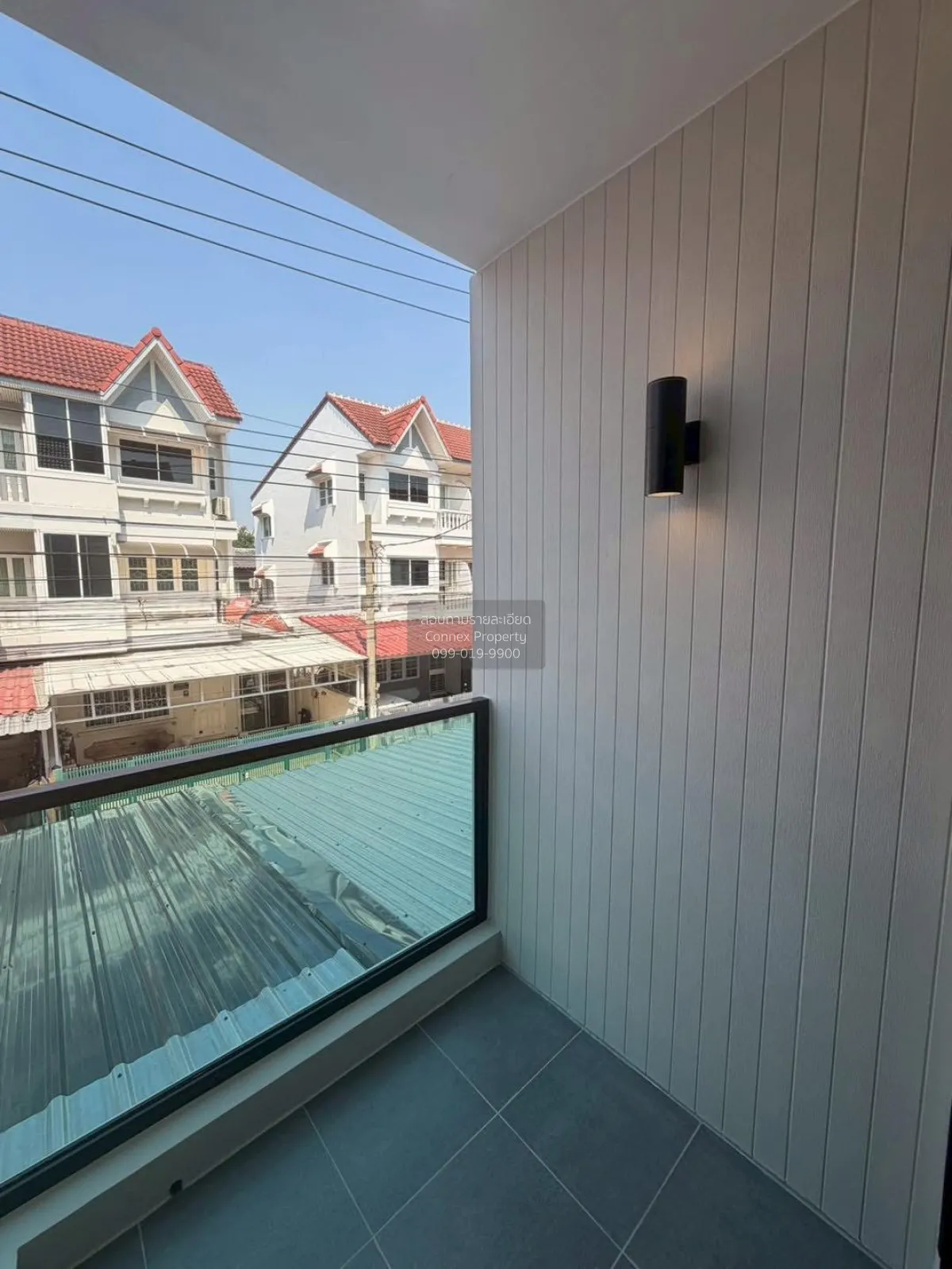 For Sale 3-storey townhome Nakniwas 37 yaek 1-8 , newly renovated