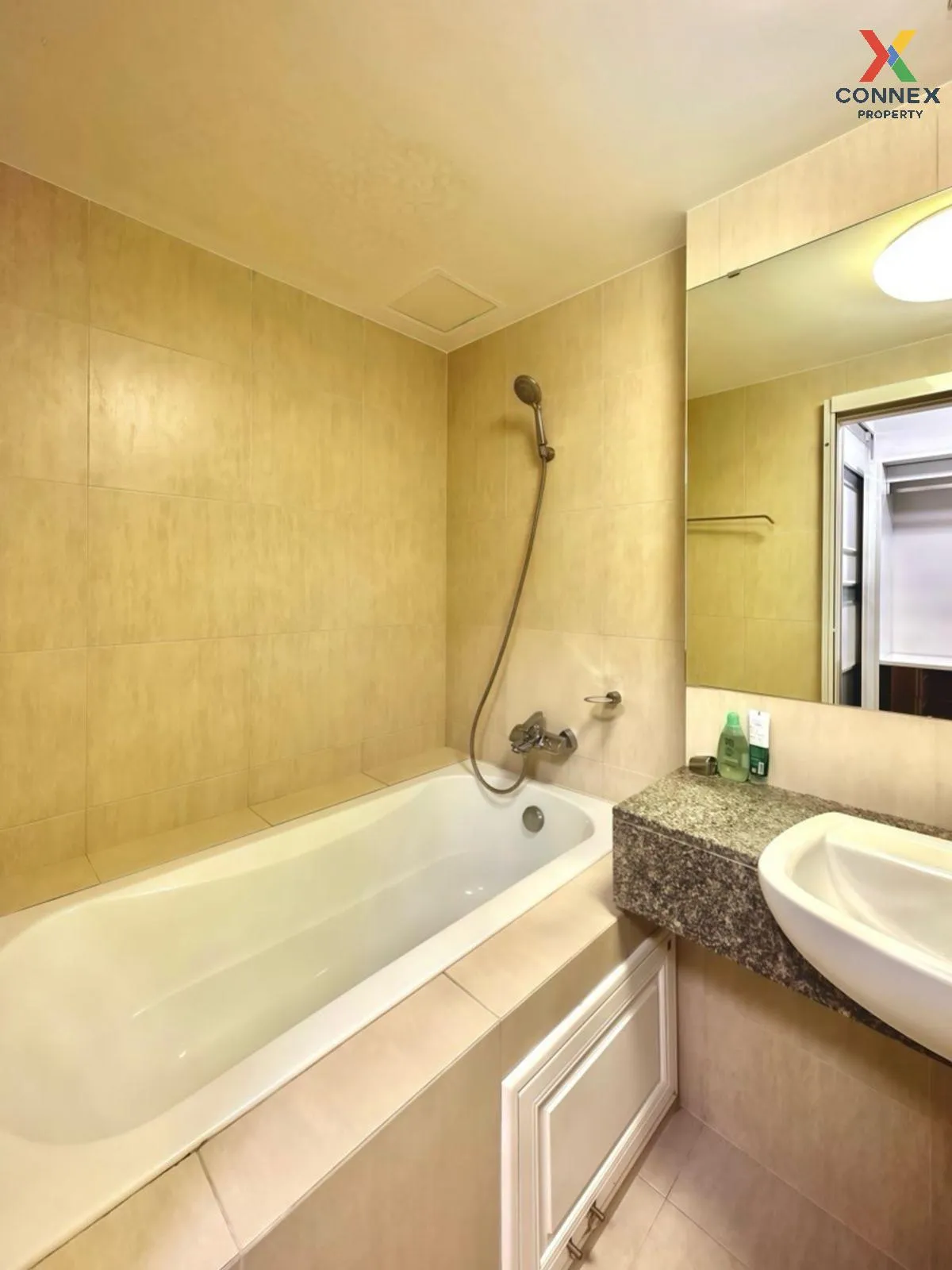 ขายคอนโด  เดอะ โคลเวอร์ ทองหล่อ BTS-ทองหล่อ คลองตันเหนือ เขต วัฒน