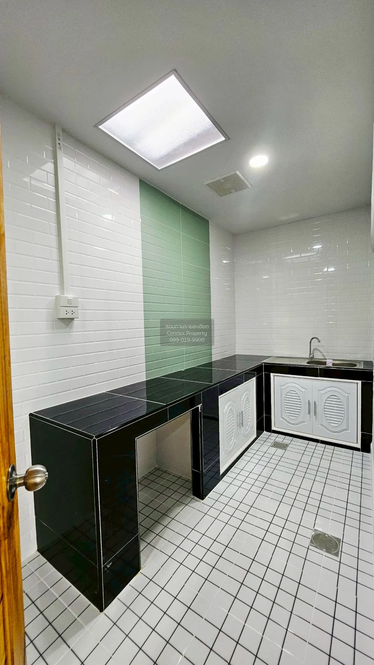 For Sale Townhouse/Townhome  , Tawanna Village , newly renovated 