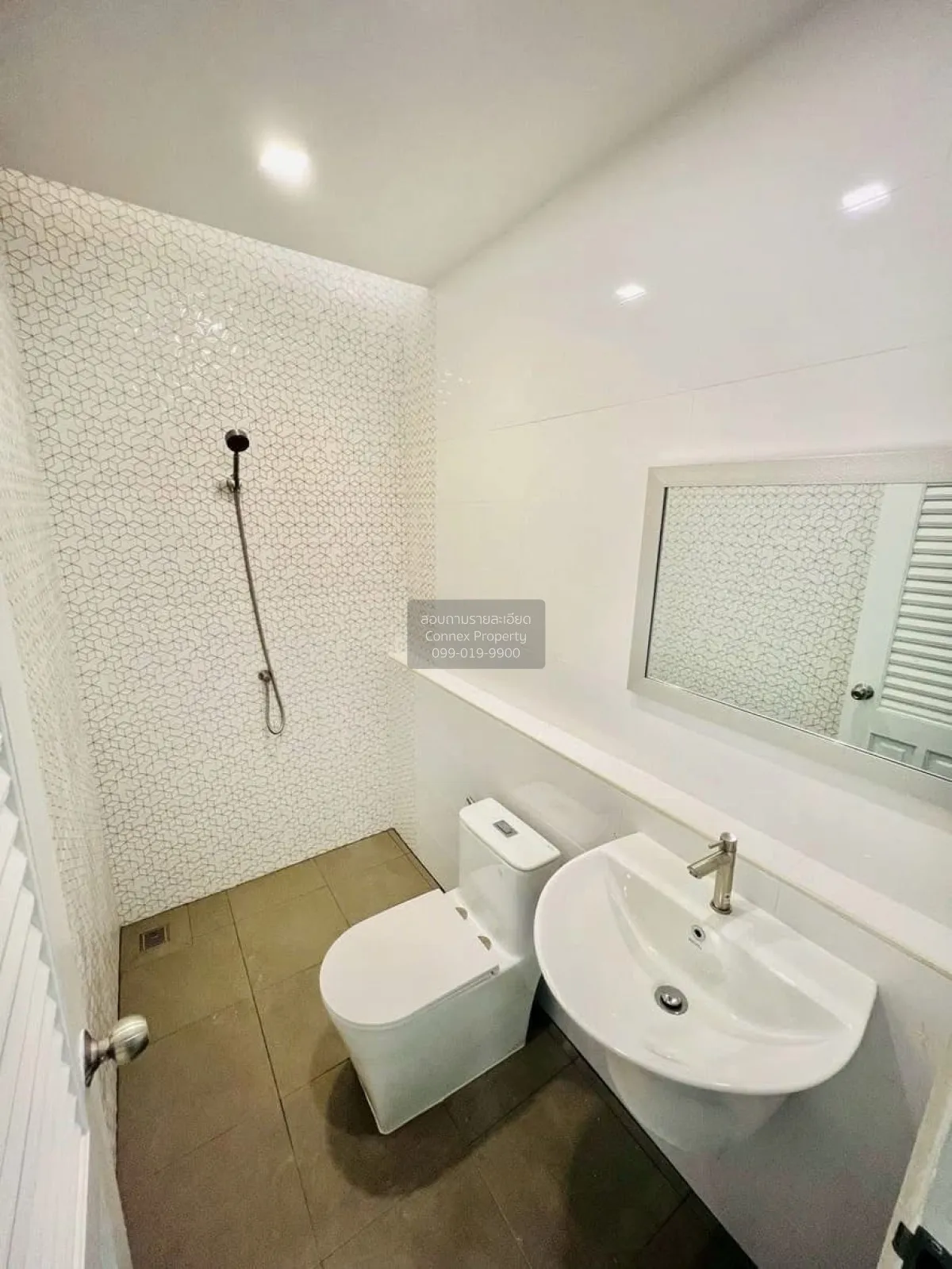 For Sale 3-storey townhouse, Bang Khen-Lak Si Circle , wide front