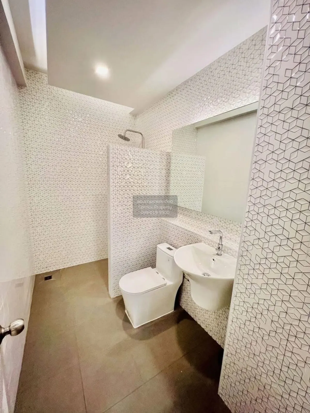 For Sale 3-storey townhouse, Bang Khen-Lak Si Circle , wide front