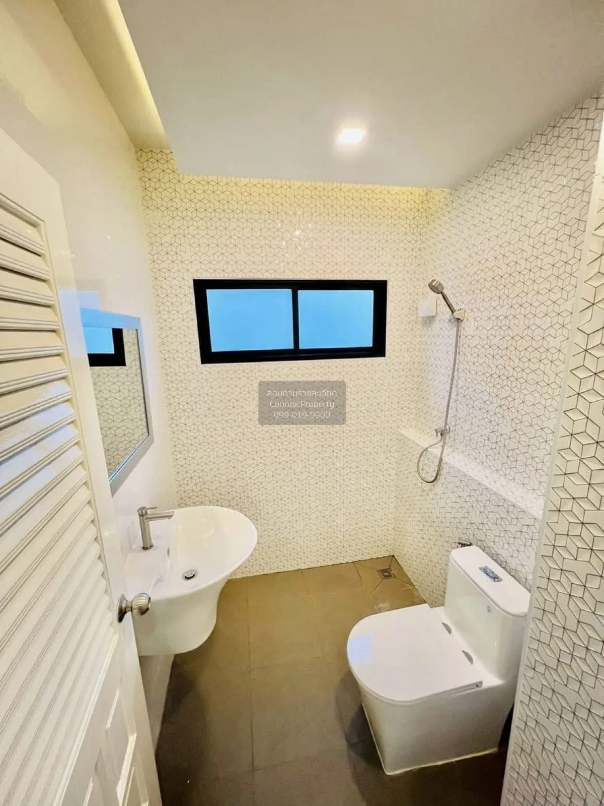 For Sale 3-storey townhouse, Bang Khen-Lak Si Circle , wide front