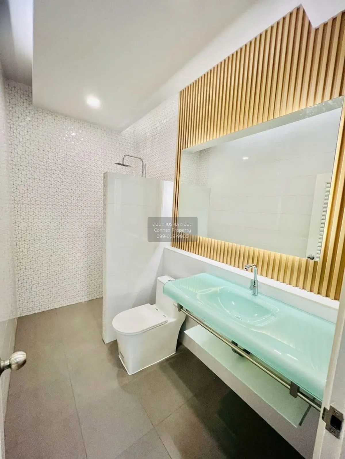 For Sale 3-storey townhouse, Bang Khen-Lak Si Circle , wide front