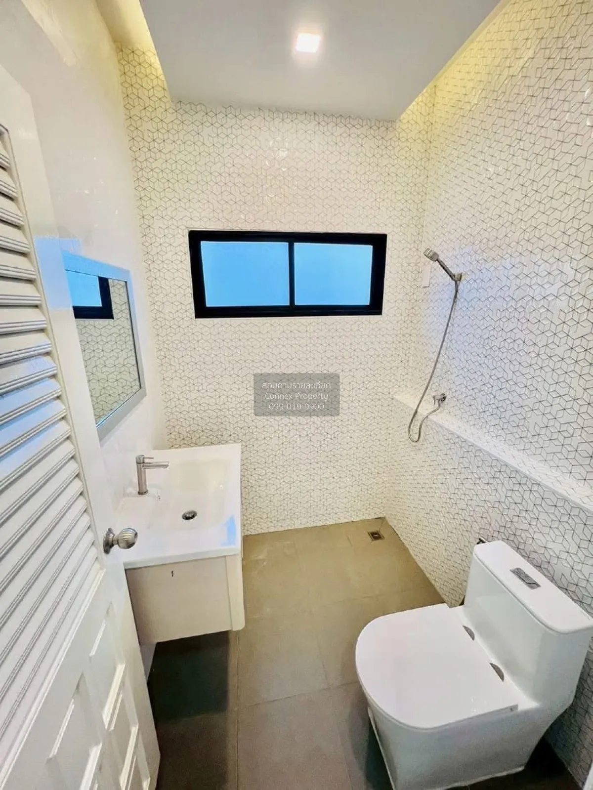 For Sale 3-storey townhouse, Bang Khen-Lak Si Circle , wide front